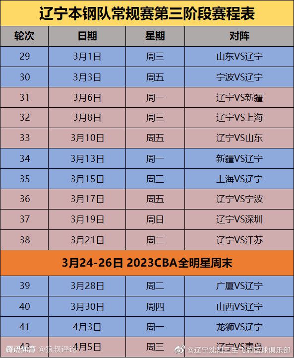 房间里只有自己一个人，怎么会有人拍打自己的肩膀？他下意识的转头看去，一个容貌娇艳的华夏女人正面带微笑的看着他。